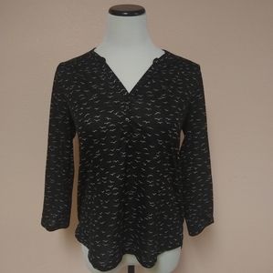 H&M black v-neck button down top